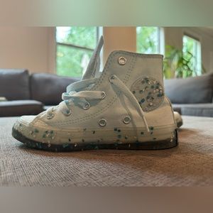 Converse sneaker size 12 little girl